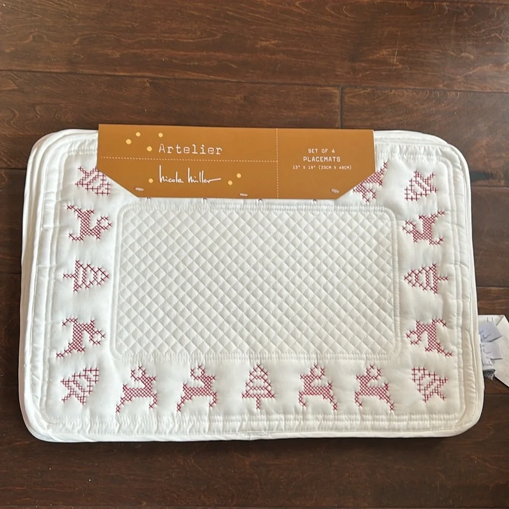 Atelier Nicole Miller Christmas 4 Placemats New Reindeer Embroidered Quilted